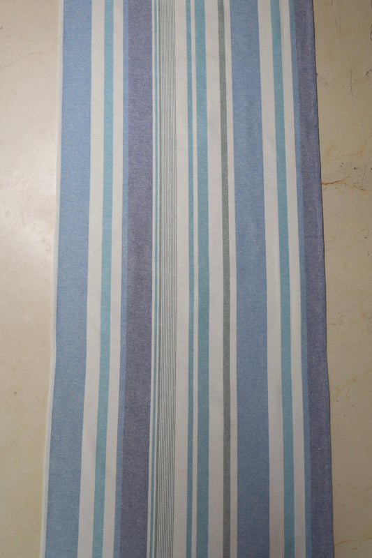 Camino de mesa rayas azules y blanco sobre mesa de comedor, tela loneta española 50x200cm
